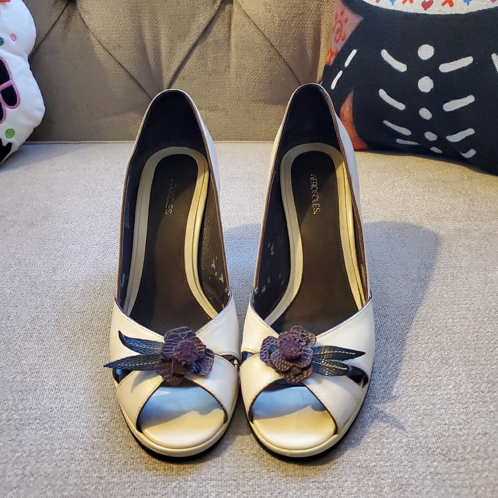 Aerosoles Vintage Inspired Floral Peep Toe Pumps